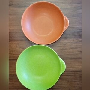 Set Of 2 VTG Branchell Melmac COLOR FLYTE   1 Lime Green 1 Orange